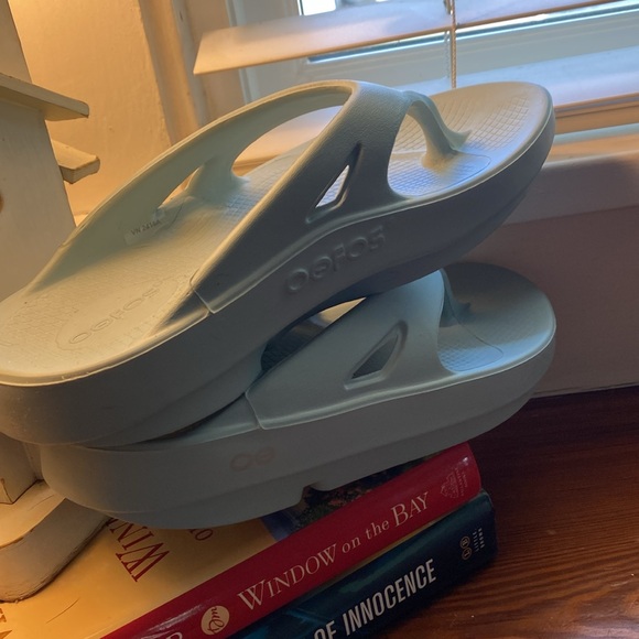 NEW Blue OOFOS Flip Flops. Great support, comfort and STYLE.  Size 7 US. 38 Eu. - Picture 6 of 8